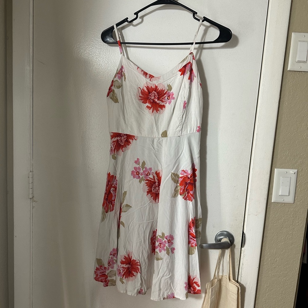 Old Navy White Floral Sundress Size Medium Lightly Worn